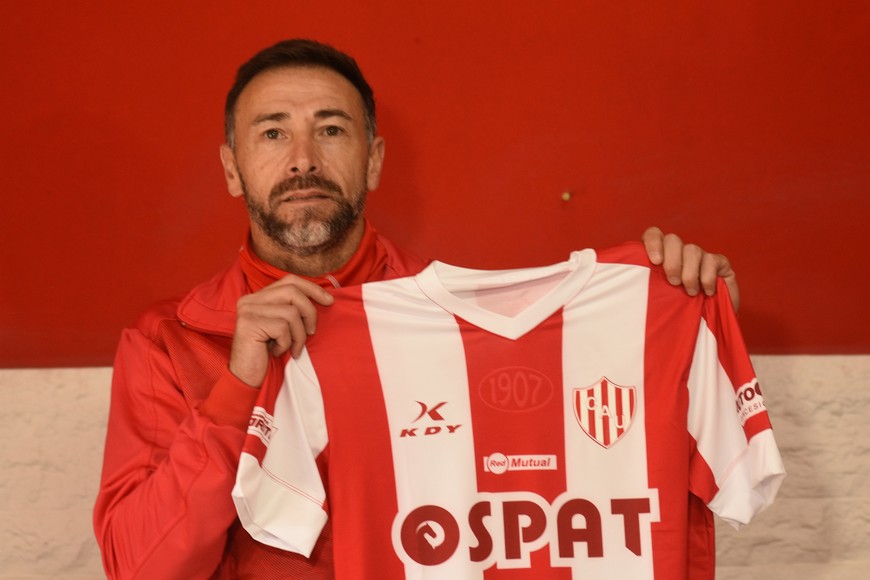 "Kily" González en la presentación con la rojiblanca. Crédito: Mauricio Garín