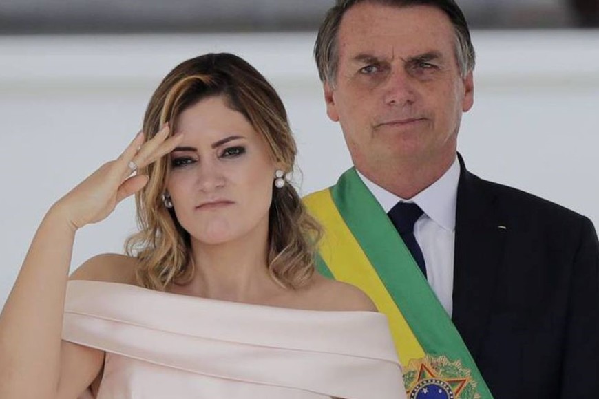 Bolsonaro y su esposa