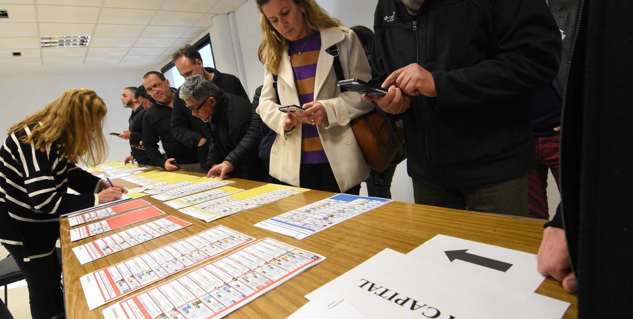 Las boletas únicas para las PASO 2023. Crédito: Pablo Aguirre
