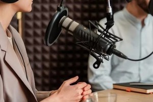 La fecha busca homenajear a todas las voces que generan sensaciones a través de la radio, la televisión y los medios digitales.