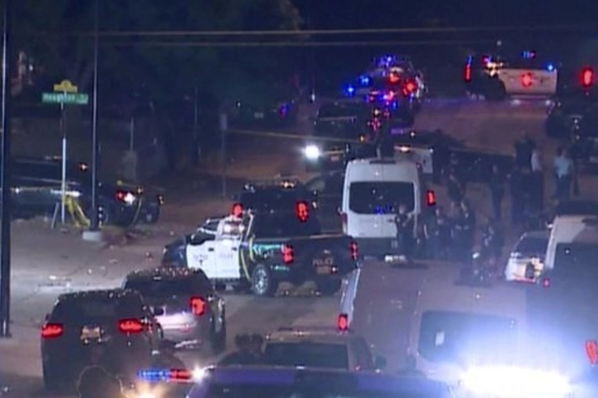 Intervención policial tras el tiroteo en Fort Worth.