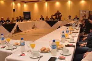 Guillermo Álvarez, presidente de ADE destacó que "ha sido muy fructífero el intercambio de información, de preguntas y exposición de ideas". Foto: Flavio Raina