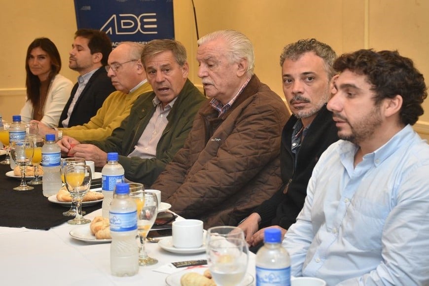 "No se pueden tomar decisiones sin estos encuentros porque a las decisiones hay que construirlas y este es el lugar para ello", valoró el intendente Emilio Jatón. Foto: Flavio Raina