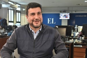 En un diálogo en la redacción de El Litoral, aseguró que para las listas “buscamos a mujeres y hombres con coherencia, que hayan votado bien en el Congreso a pesar de las presiones”.  Crédito: Mauricio Garín.