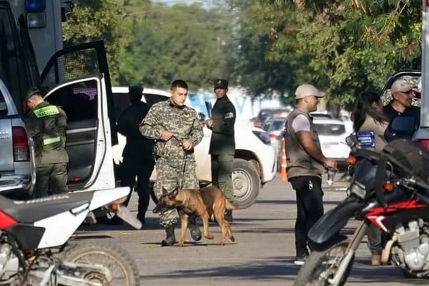 Gendarmería realiza un allanamiento en la casa de los Sena