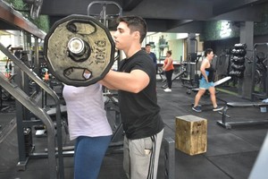 Una de las principales ventajas de contar con un Personal Trainer es la reducción del riesgo de lesiones durante el ejercicio.