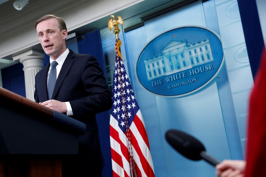 White House National Security Advisor Jake Sullivan addresses the issue of providing cluster munitions to Ukraine during the daily press briefing at the White House in Washington, U.S. July 7, 2023.  REUTERS/Jonathan Ernst
