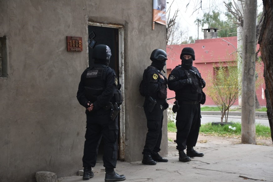 Allanamientos en Santa Fe. Crédito: Flavio Raina.