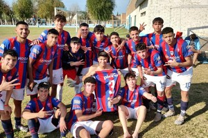 La Perla en división reserva. Un plantel que promete cosas importantes en un futuro de grandeza.