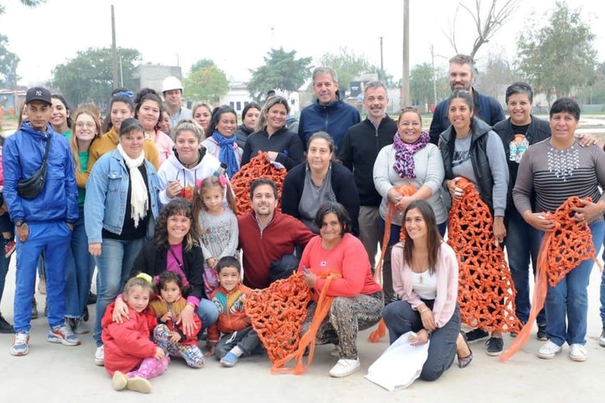 El intendente Jatón y funcionarios municipales supervisaron el avance de los trabajos.  Foto: Gentileza MCSF