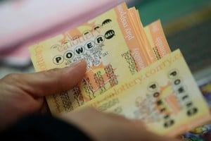 La última vez que un jugador de lotería acertó las cinco bolas blancas y la Powerball roja fue el 19 de abril, cuando un boleto ganador en Ohio obtuvo un gran premio de US$ 252,6 millones.