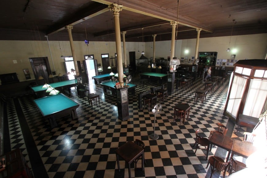 Una bella postal del histórico café ubicado en Av. Rivadavia al 2.900. Crédito: Archivo El Litoral / Mauricio Garín