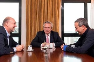 "Discursos de campaña donde las culpas son ajenas y las promesas de lo bueno lo propio". Crédito: Archivo.