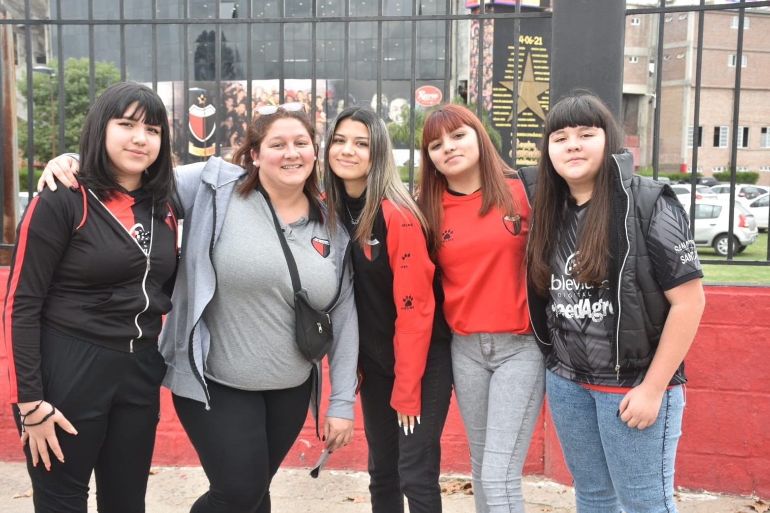 Colón y Belgrano de Córdoba se enfrentan en el Brigadier López en un partido de la 24ta. fecha de la Liga Profesional.