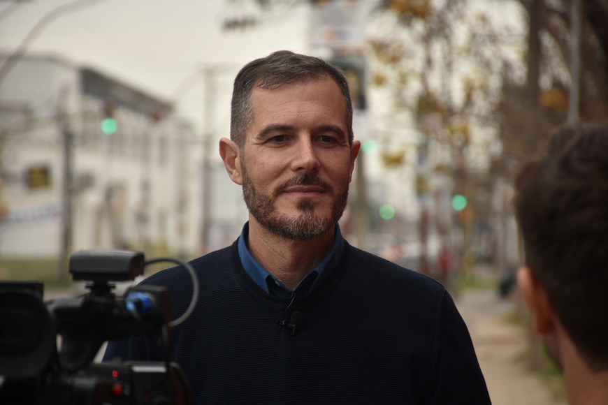 "Mi hijo nació y fue criado acá, mi mujer, mi familia, mis amigos, entonces quiero transformar las realidades y generar una ciudad más igual, donde todos podamos tener espacio y disfrutarla", sostuvo. Créditos: Mauricio Garin