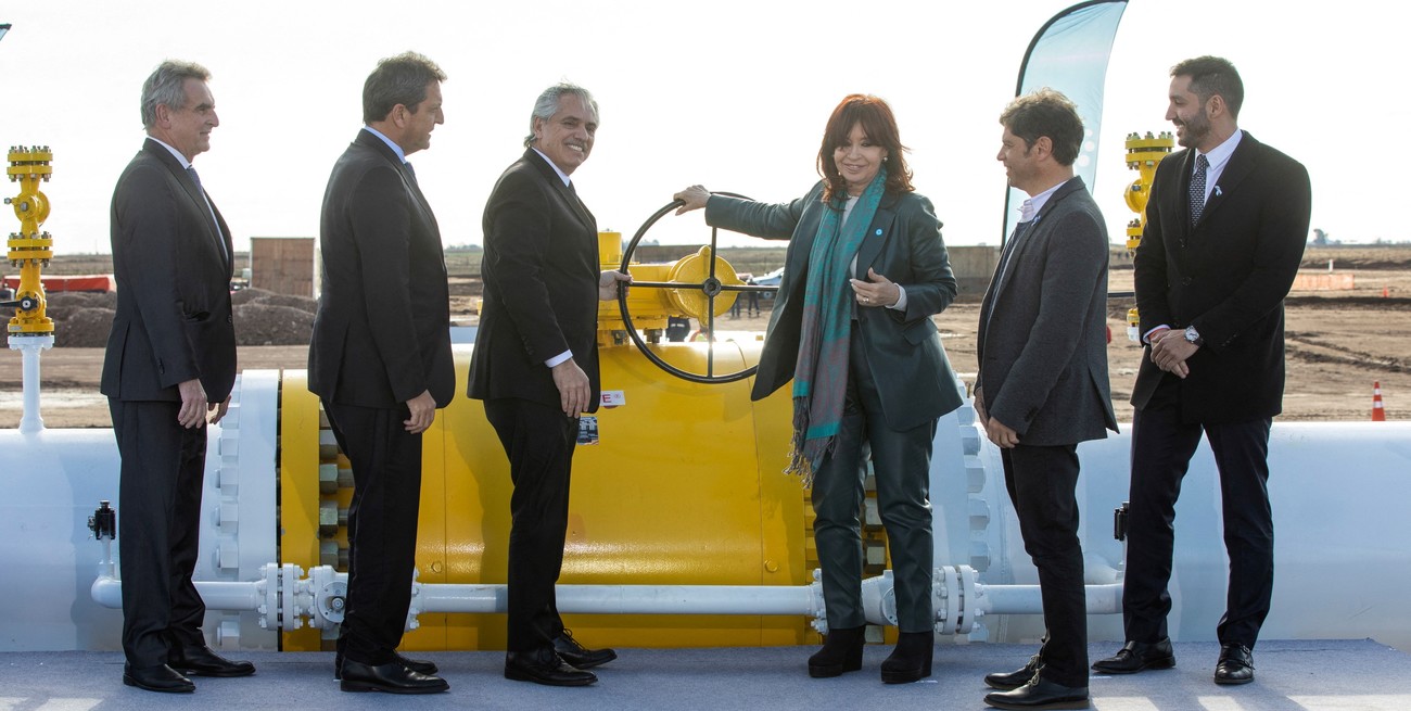 Alberto Fernandez junto a Cristina Kirchner, Sergio Massa y Agustín Rossi en la acción simbólica en el GPNK. Crédito: Presidencia de la Nación