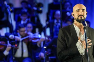 El músico registró versiones del "Himno Nacional Argentino", el "Himno al General San Martín", el "Himno a Sarmiento", la "Marcha de San Lorenzo", la "Marcha de las Malvinas", "Aurora", "A mi bandera" y "Saludo a la bandera". 