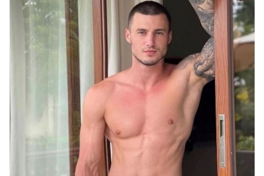 Max Barz, de 25 años, es señalado como el tercero en discordia entre el artista y Jwan Yosef.