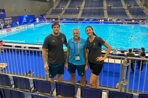 Bonomo, Borzone y Stegmayer, en la imponente pileta donde se llevará a cabo el Mundial de waterpolo en Fukuoka.