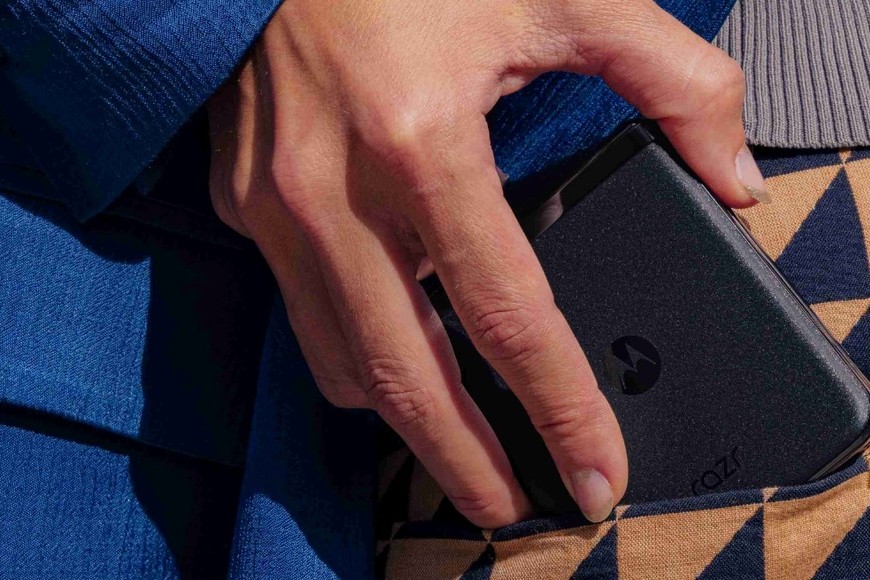 Su grosor no resulta una complicación, pero las manos deben adaptarse a la nueva toma. Crédito: Motorola