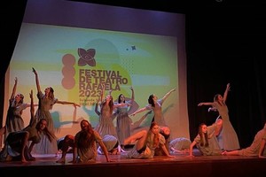 El Festival de Teatro Rafaela 2023, se desplegará en Suardi desde el viernes 28 al domingo 30 de julio, con funciones de Casibache, Los Santos y Shamrock.