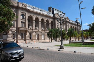 La suba del 8% se aplicará en los haberes de julio, a cobrar en agosto. Crédito: Mauricio Garín