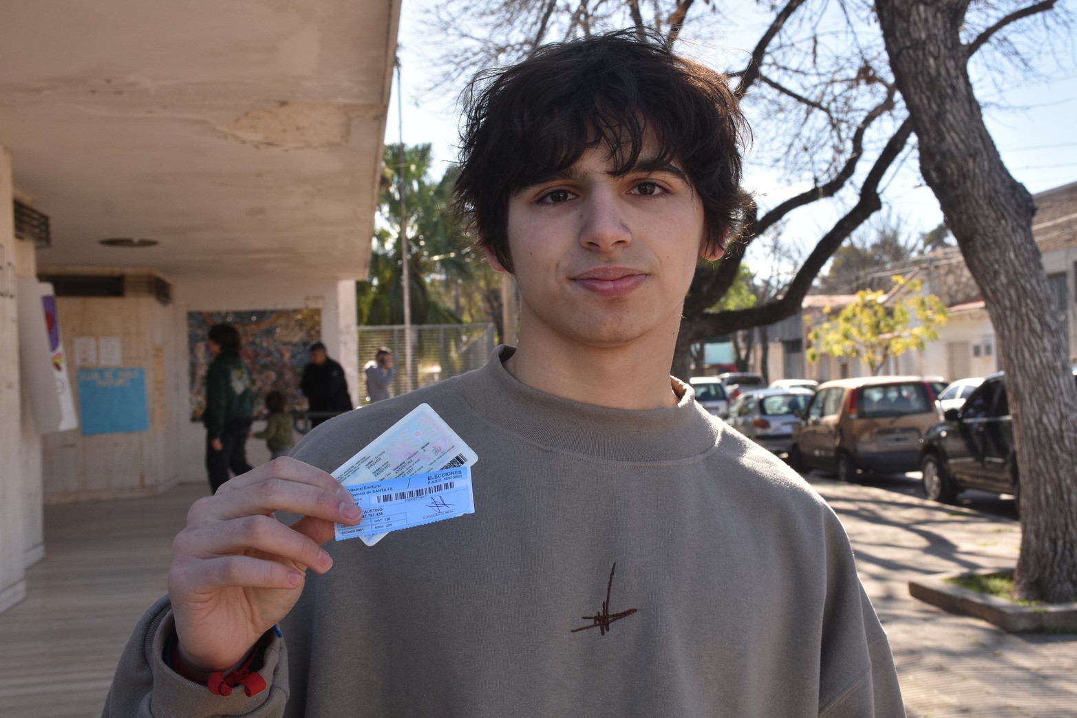 Con el debut del denominado "voto joven" se definen los candidatos a gobernador de Santa Fe para las elecciones de septiembre, junto a las demás categorías en juego: diputados y senadores provinciales, intendentes y autoridades comunales, y concejales.