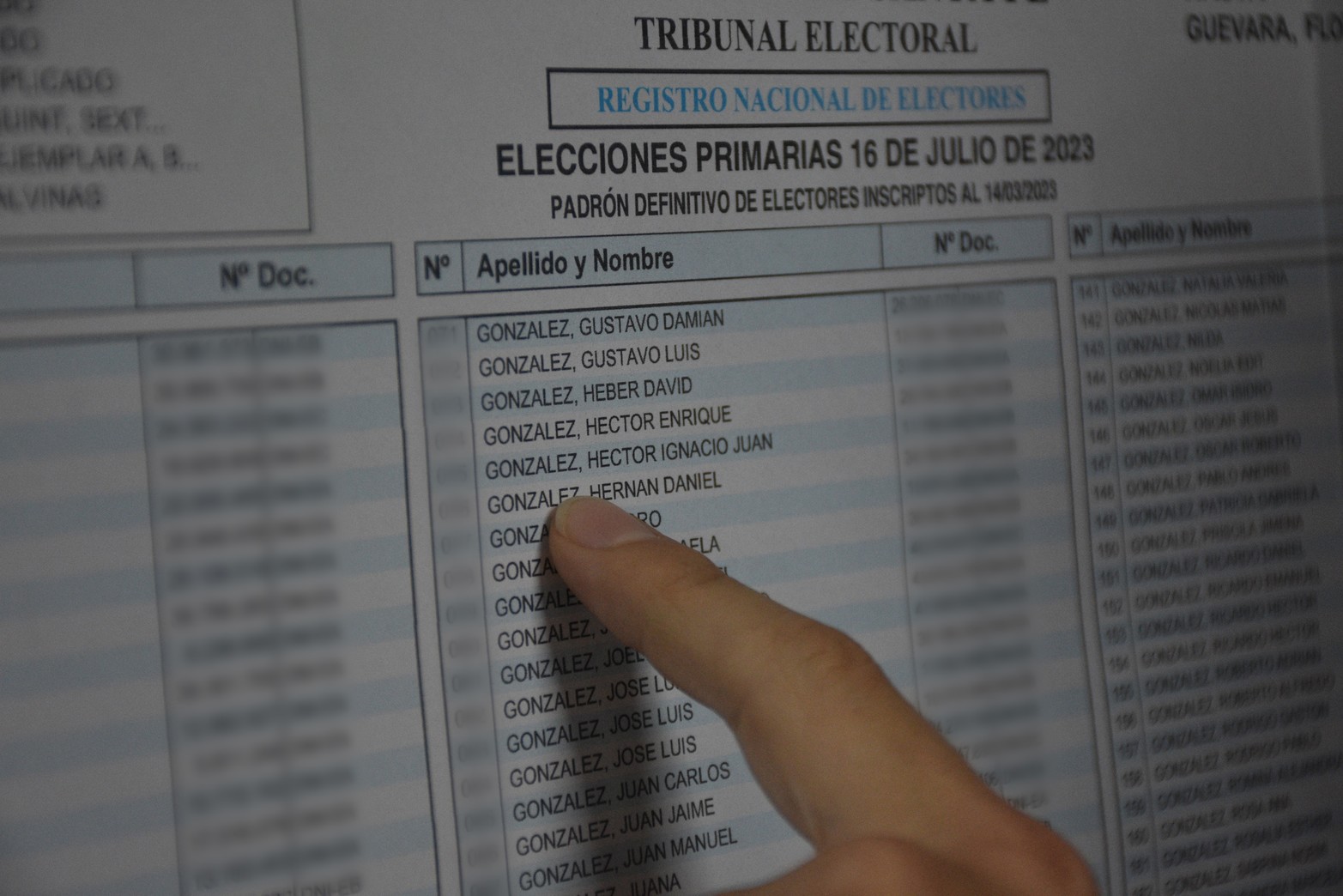 Con el debut del denominado "voto joven" se definen los candidatos a gobernador de Santa Fe para las elecciones de septiembre, junto a las demás categorías en juego: diputados y senadores provinciales, intendentes y autoridades comunales, y concejales.