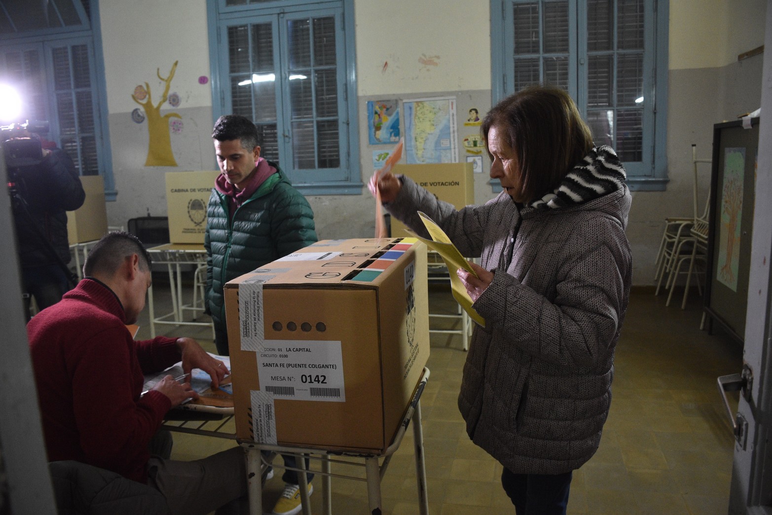 Con el debut del denominado "voto joven" se definen los candidatos a gobernador de Santa Fe para las elecciones de septiembre, junto a las demás categorías en juego: diputados y senadores provinciales, intendentes y autoridades comunales, y concejales.