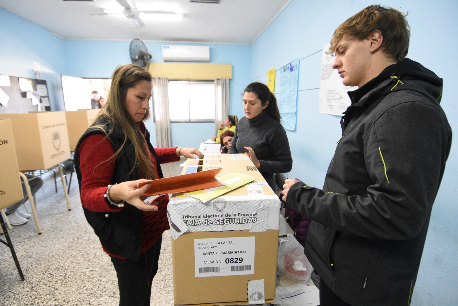 Con el debut del denominado "voto joven" se definen los candidatos a gobernador de Santa Fe para las elecciones de septiembre, junto a las demás categorías en juego: diputados y senadores provinciales, intendentes y autoridades comunales, y concejales.