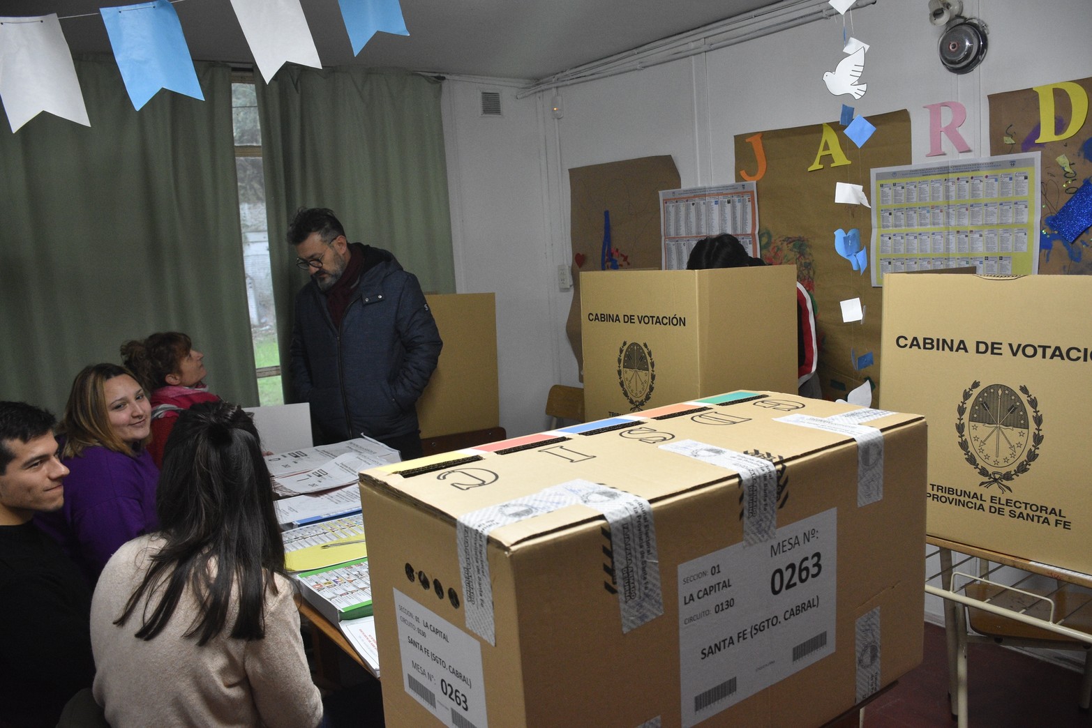 Con el debut del denominado "voto joven" se definen los candidatos a gobernador de Santa Fe para las elecciones de septiembre, junto a las demás categorías en juego: diputados y senadores provinciales, intendentes y autoridades comunales, y concejales.