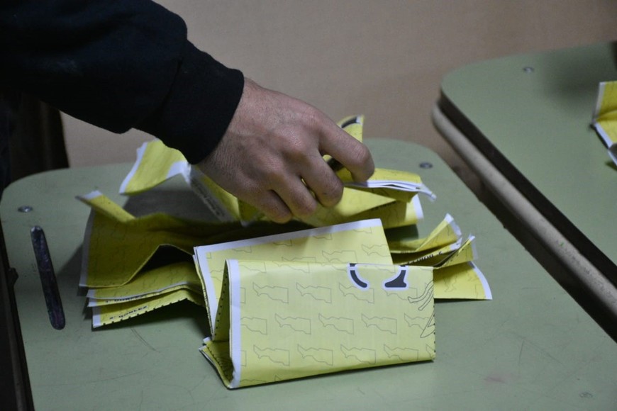 El comienzo del conteo en la provincia de Santa Fe. Crédito: Manuel Fabatía