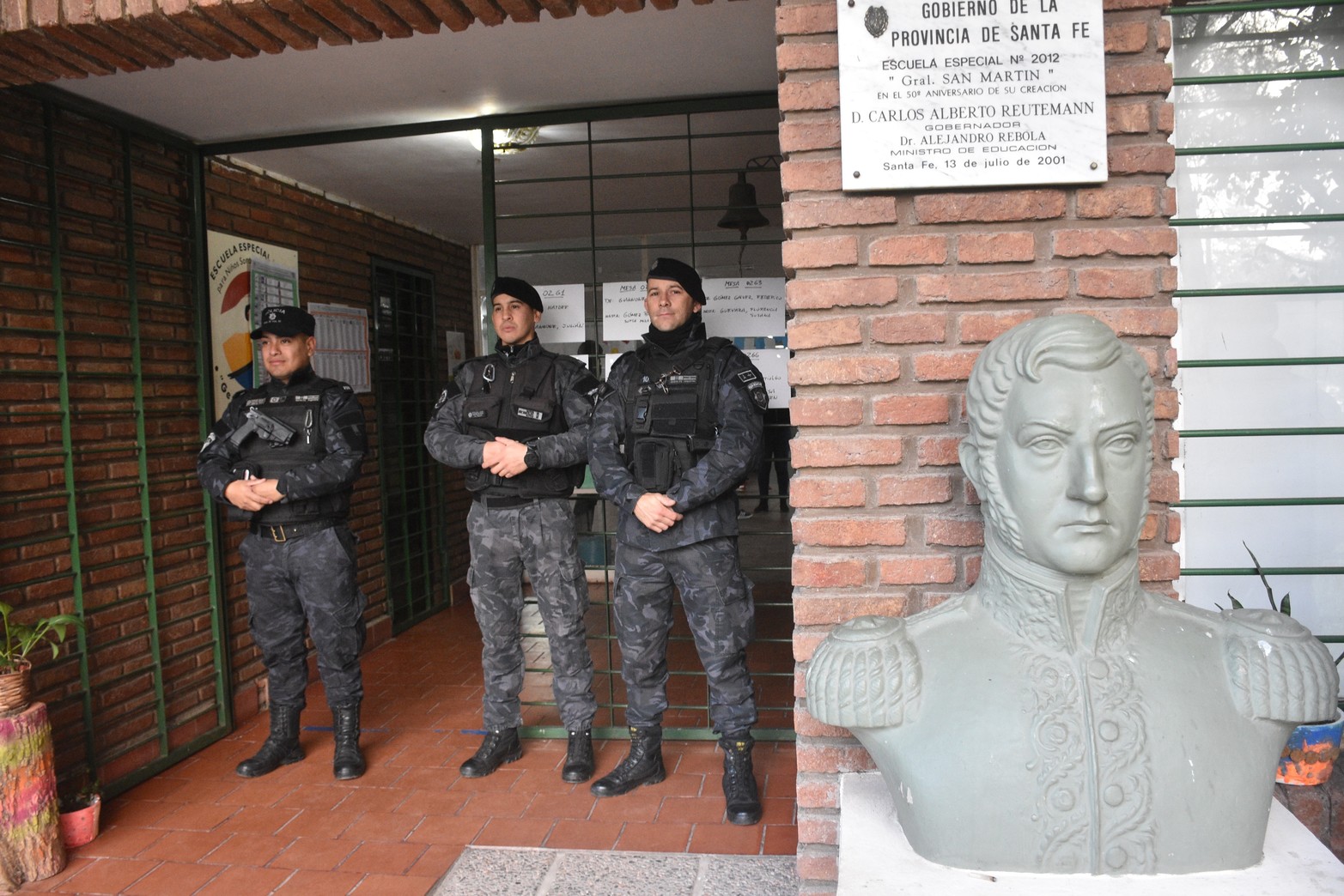 Con el debut del denominado "voto joven" se definen los candidatos a gobernador de Santa Fe para las elecciones de septiembre, junto a las demás categorías en juego: diputados y senadores provinciales, intendentes y autoridades comunales, y concejales.