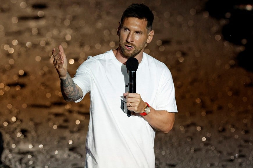 Soccer Football - Inter Miami CF unveil Lionel Messi - DRV PNK Stadium, Fort Lauderdale, Florida, United States - July 16, 2023
New Inter Miami signing Lionel Messi speaks to the fans during the unveiling REUTERS/Marco Bello