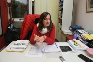 Patricia Chialvo, secretaria de NIñez, Adolescencia y Familia de la provincia advierte sobre dos cuestiones puntuales: la escasa participación de familias solidarias para alojar a niños y niñas con medidas excepcionales. Y la interrupción de 20 procesos de adopción en los últimos meses. Crédito: Guillermo Di Salvatore.