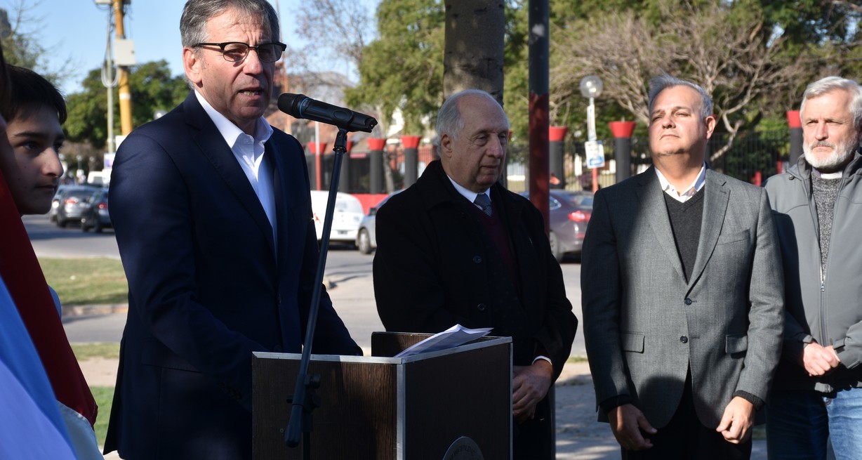 El intendente participó este martes del acto por el 29° aniversario del atentado a la Amia, tras los resultados negativos en las urnas. Crédito: Luis Cetraro