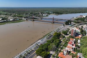 El río Paraná volvió a medir por encima de los dos metros en el puerto santafesino. Crédito: Fernando Nicola