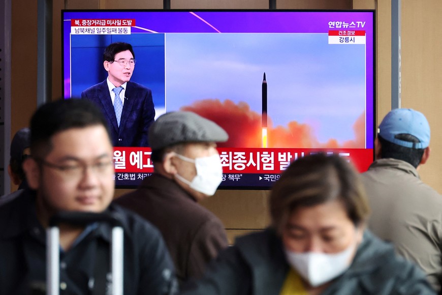 People watch a TV broadcasting a news report on North Korea firing a ballistic missile of intermediate range or longer, at a railway station in Seoul, South Korea, April 13, 2023.   REUTERS/Kim Hong-Ji