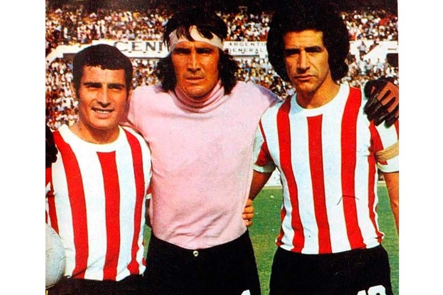 Mastrángelo junto al Loco Gatti y Victorio Nicolás Cocco, otras figuras de ese equipo de 1975