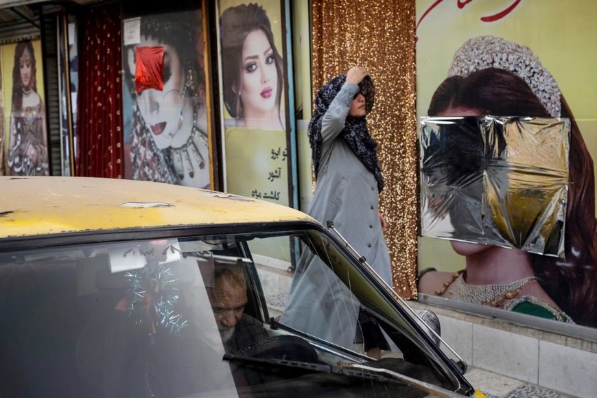Los salones de belleza eran uno de los últimos espacios de libertad de las mujeres afganas.