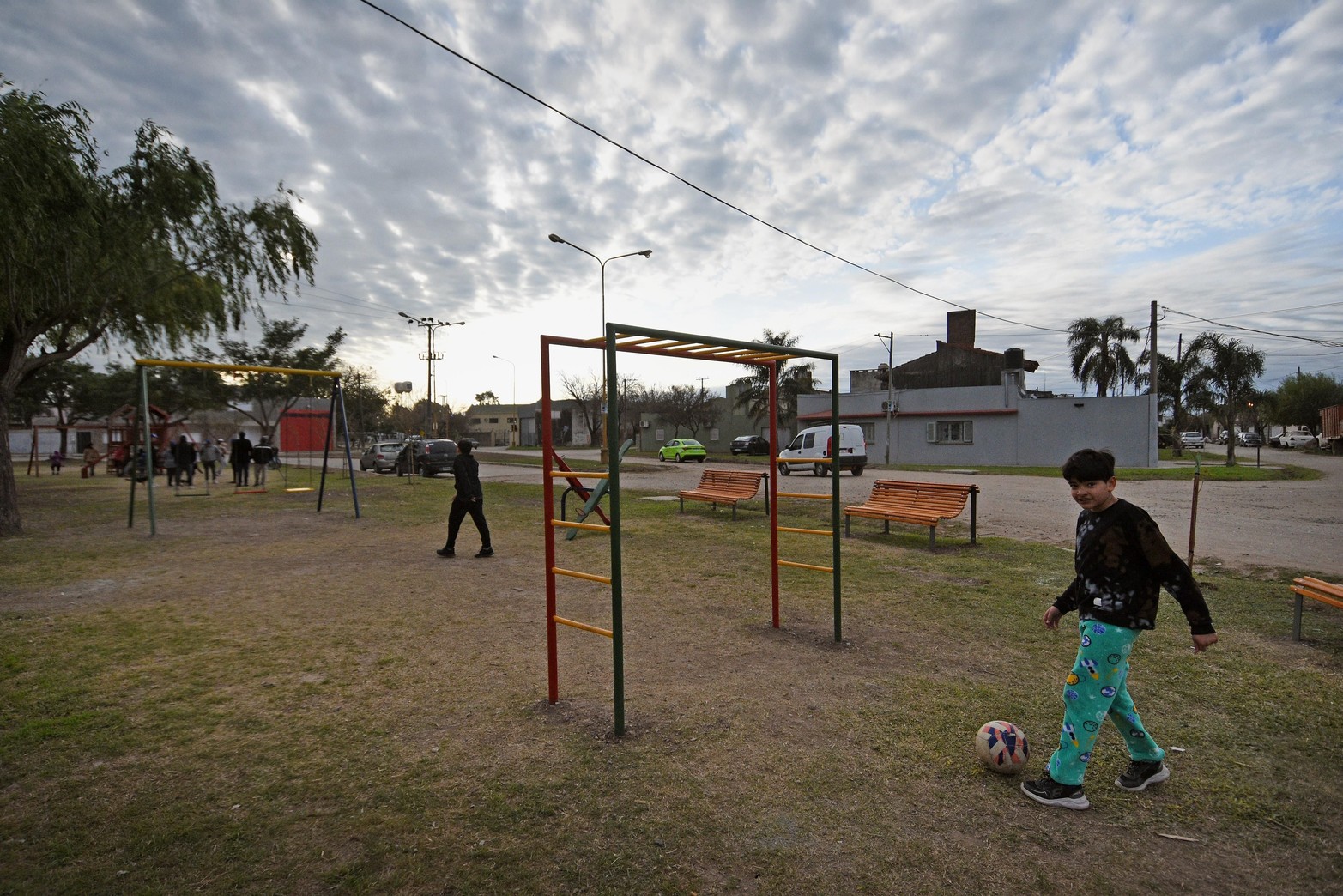 La cercanía de una cava donde los camiones y carros descargaban todo tipo de basura movilizó a esta mujer a pedir por su relleno. “Se lo pedí a José Corral. Me acuerdo que sacaron 12 camionadas de basura y que después se rellenó con tierra que trajeron de un montón de lugares”, recordó Nélida Lorenzetti
