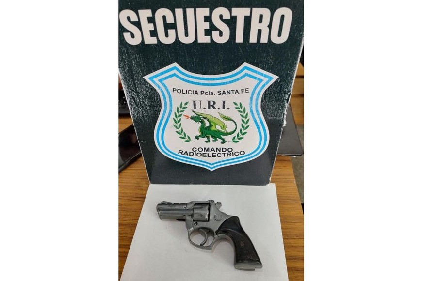 Una de las armas secuestradas en el operativo