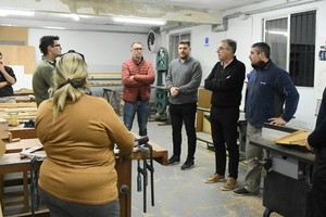 Este año serán, en total, 140 cursos que se desarrollan en diversos ámbitos: "Universidades, vecinales, fundaciones, el municipio. Esto implican 100 millones de pesos con el pago a los docentes, becas a los alumnos y alumnas, y los insumos que se utilizan".