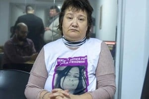 Gloria Romero se acercó a la fiscalía donde había cerca de 30 personas que solicitaban la liberación del dirigente social.