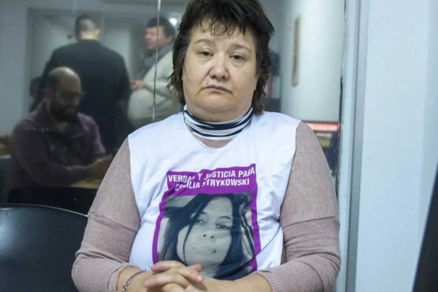 Gloria Romero se acercó a la fiscalía donde había cerca de 30 personas que solicitaban la liberación del dirigente social.