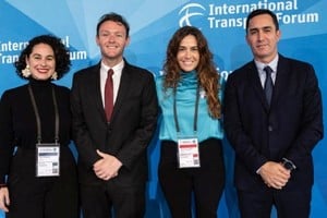 Francisco Sellarés (corbata roja)