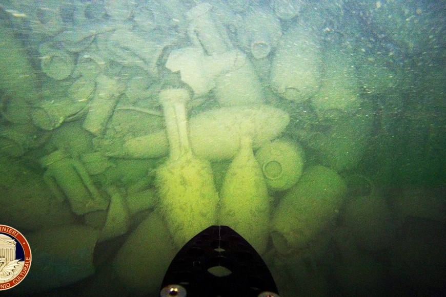 A view of amphorae found by Carabinieri Command for the Protection of Cultural Heritage in a wreck of an ancient Roman cargo ship at the bottom of the sea in Civitavecchia, near Rome, Italy, July 25, 2023. Carabinieri/Handout via REUTERS  ATTENTION EDITORS THIS IMAGE HAS BEEN SUPPLIED BY A THIRD PARTY. DO NOT OBSCURE LOGO.