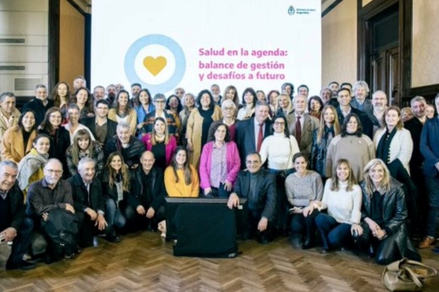 Los presentes junto a Vizzoti en el CCK.