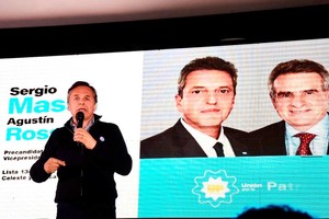 Tras lo realizado en Santa Fe, la mesa "Massa presidente" fue lanzada en Rosario.