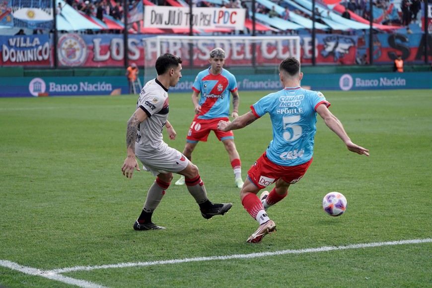 Arsenal superó a Colón en el estadio Julio Humberto Grondona.